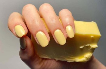 ایده‌ها و مدل‌های جذاب طراحی ناخن با لاک زرد کره‌ای