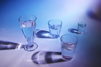 فرق شیشه با کریستال چیست؟ راهنمای کامل تشخیص و انتخاب هوشمندانه