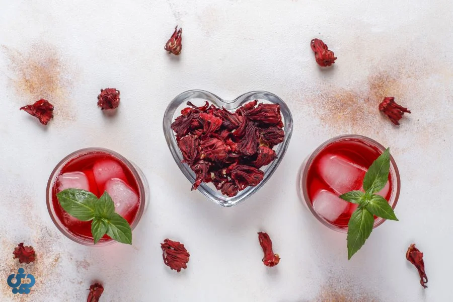 چای ترش با یخ در لیوان