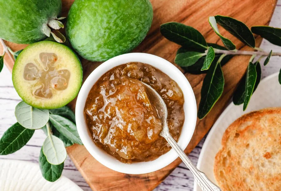 طرز تهیه مربای فیجوا خانگی؛ ساده، خوش‌عطر و ماندگار تا دو سال!