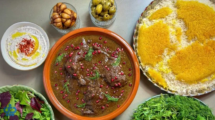 فسنجان: خورش مجلسی با گردو و رب انار