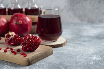 آب انار طبیعی: اکسیر سلامتی ایرانی با ۱۲ خاصیت بی‌نظیر