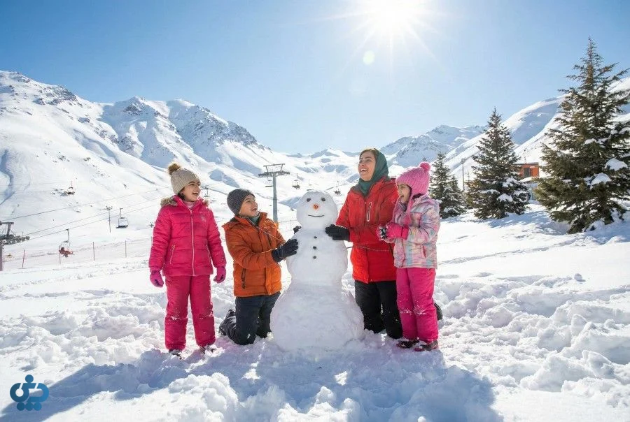 یک خانواده در حال ساخت آدم بفری