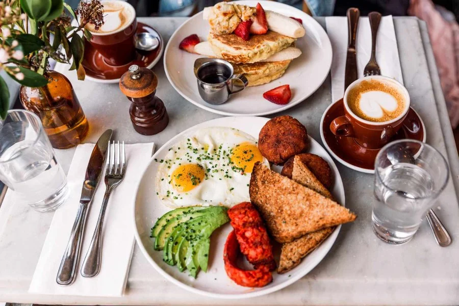 بهترین صبحانه مقوی برای ورزشکاران؛ ۱۰ پیشنهاد عضله‌ساز و انرژی‌زا + برنامه غذایی