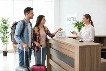 آموزش کامل مکالمه انگلیسی در سفر + اصطلاحات هتل و فرودگاه با تلفظ