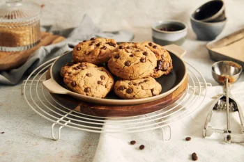 طرز تهیه بهترین کوکی شکلاتی خانگی؛ نرم، ترد و خوشمزه با دستور حرفه‌ای