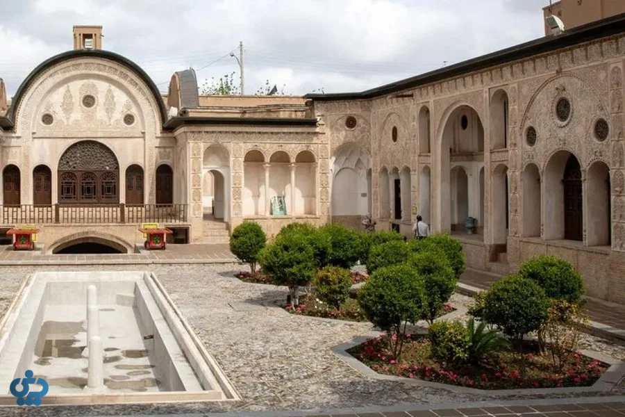 کاشان؛ سفر به دنیای معماری و رایحه گلاب