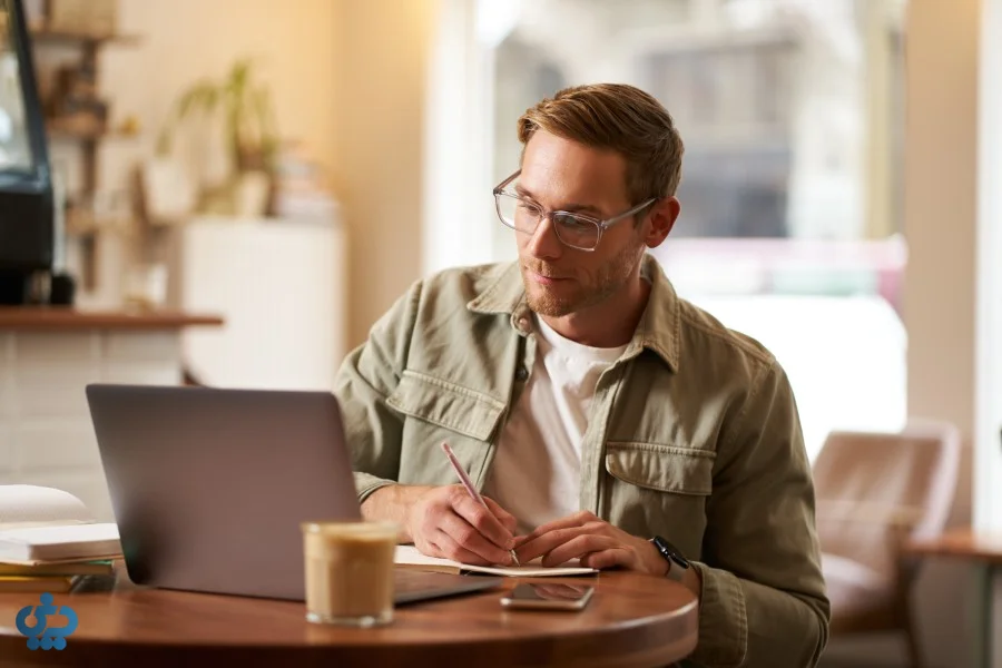فریلنسر کیست و دقیقاً چه وظایفی دارد؟