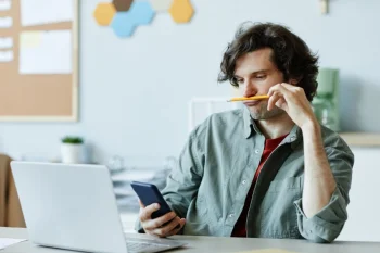 راهنمای کامل: چگونه بر اهمال کاری و تنبلی غلبه کنیم؟ (روش‌های تضمینی)